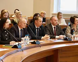Быстрый ответ на вызовы времени: Юрий Караев обозначил стратегию работы современных СМИ на семинаре в ГрГУ